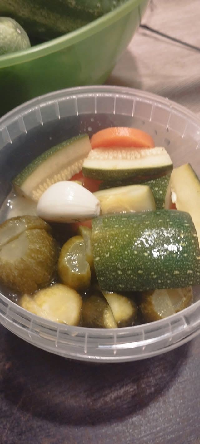 Kovászos vegyes zöldség cukkini, fokhagyma, répa - 1