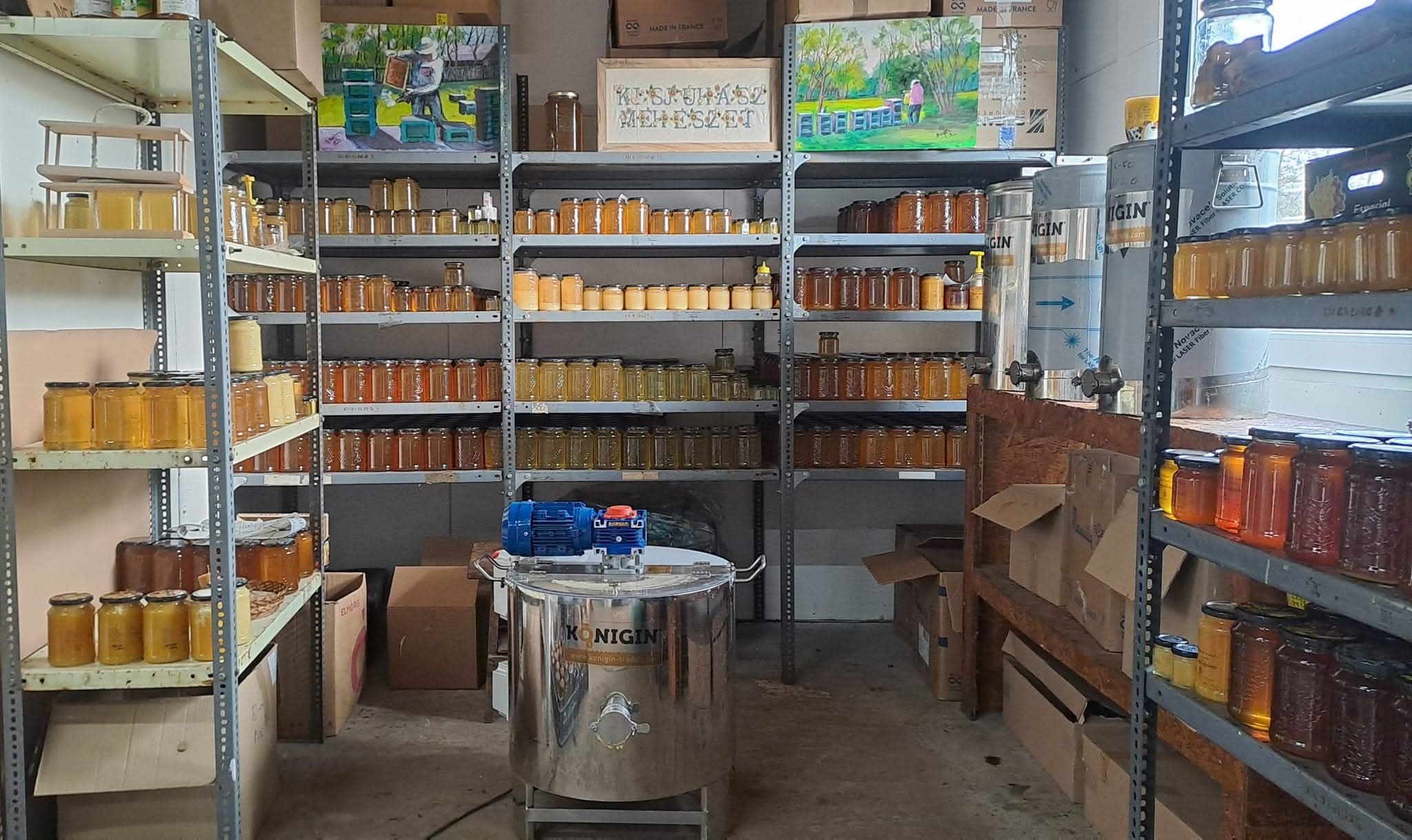 Kisjuhász Méhészet Ladánybene cover